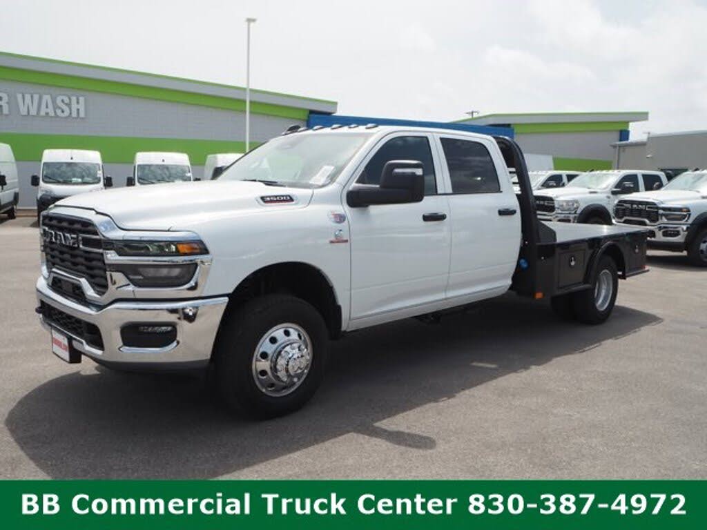 2025 RAM 3500 Chassis Tradesman Crew Cab LB DRW 4WD