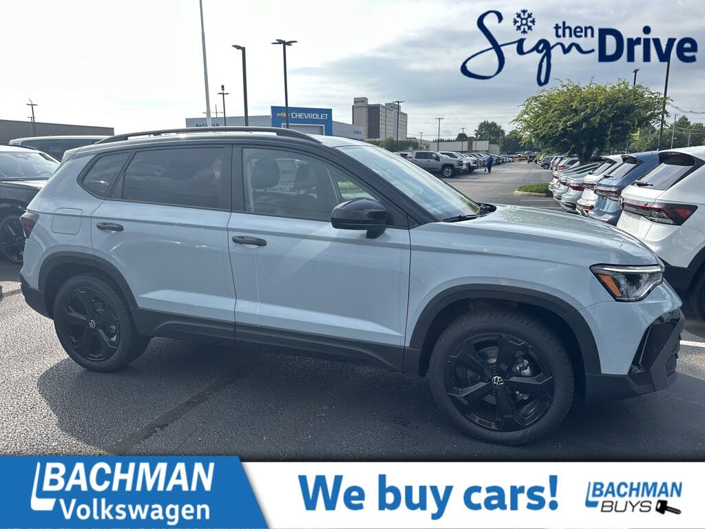 2025 Volkswagen Taos SE Black 4Motion