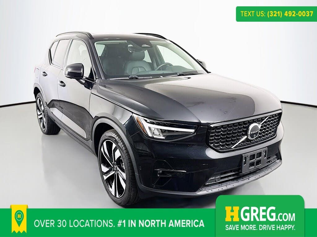 2025 Volvo XC40 B5 Plus Dark Theme AWD