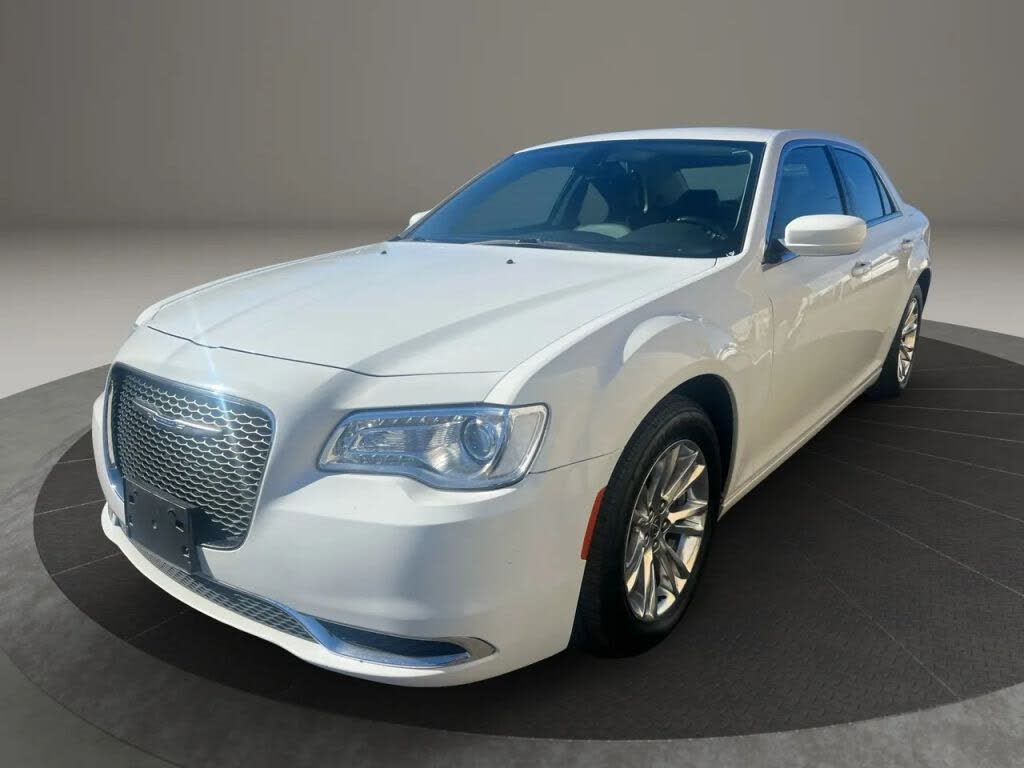 2019 Chrysler 300 Touring L RWD