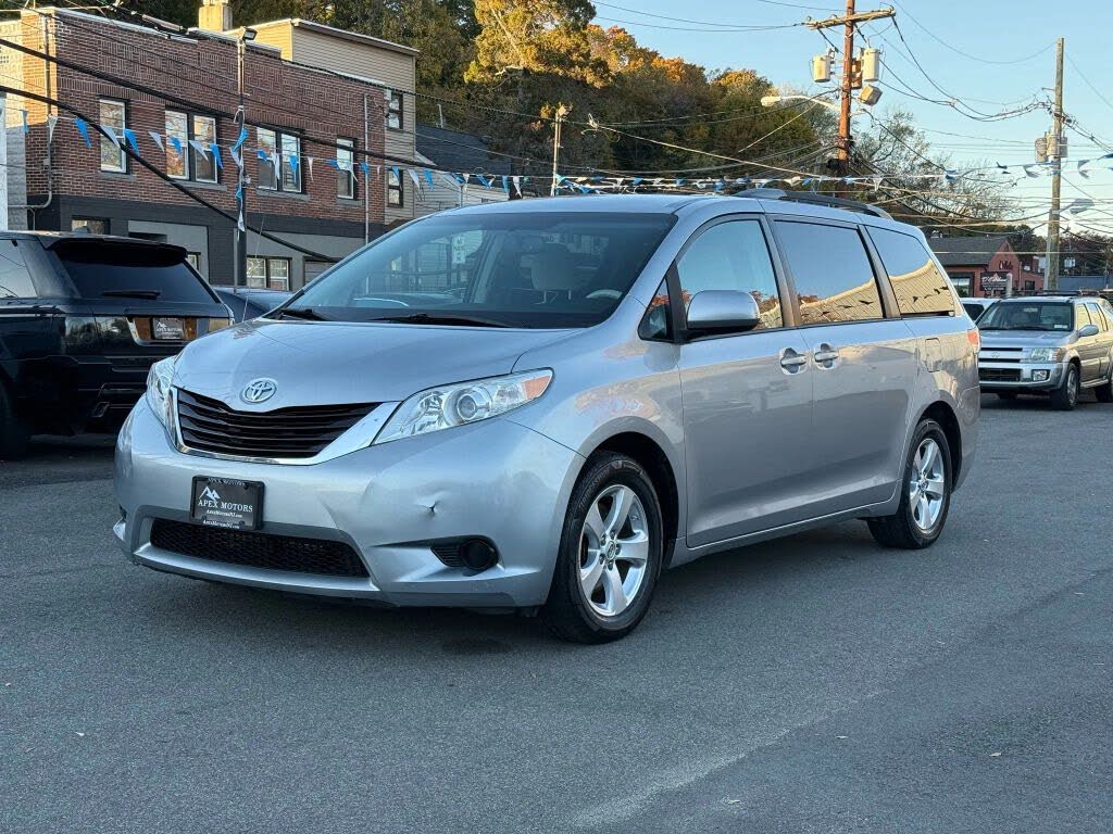 2013 Toyota Sienna LE 7-Passenger