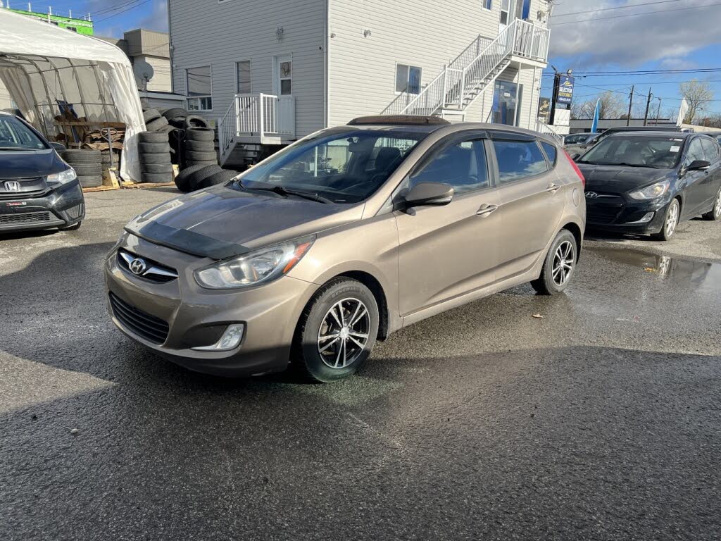 2012 Hyundai Accent GLS 4-Door Hatchback FWD