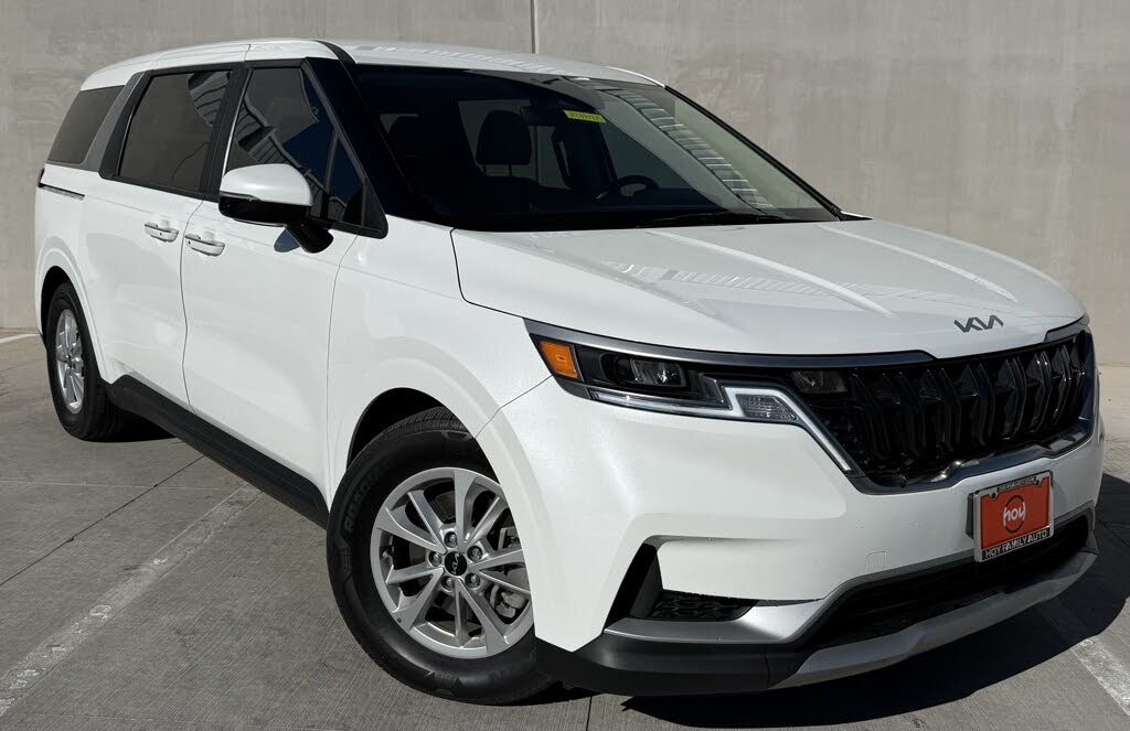 2024 Kia Carnival LX FWD