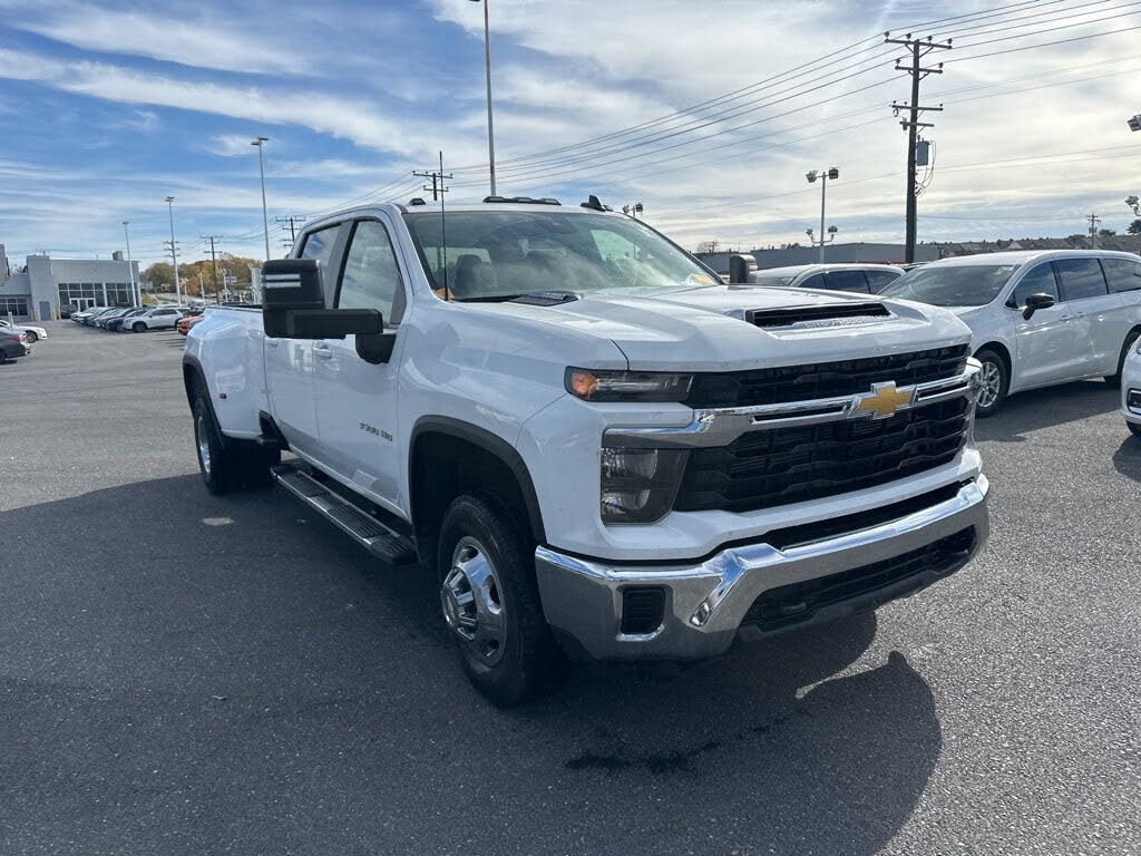 2024 Chevrolet Silverado 3500HD LT Crew Cab 4WD