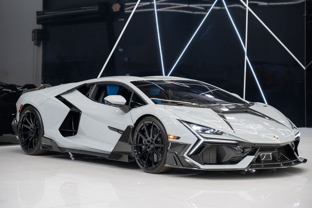 2025 Lamborghini Revuelto AWD