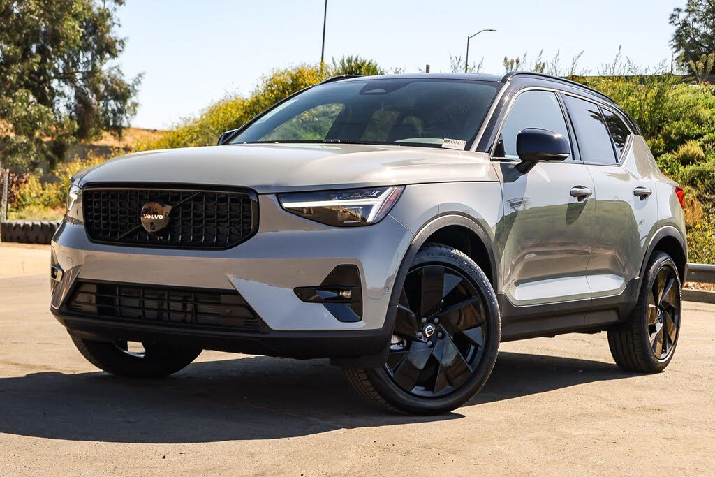 2026 Volvo XC40 B5 Ultra Black Edition AWD