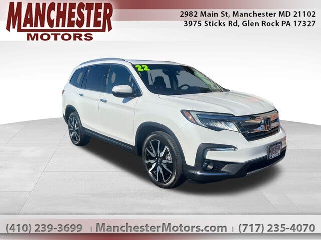 2022 Honda Pilot Touring AWD with Rear Captain's Chairs
