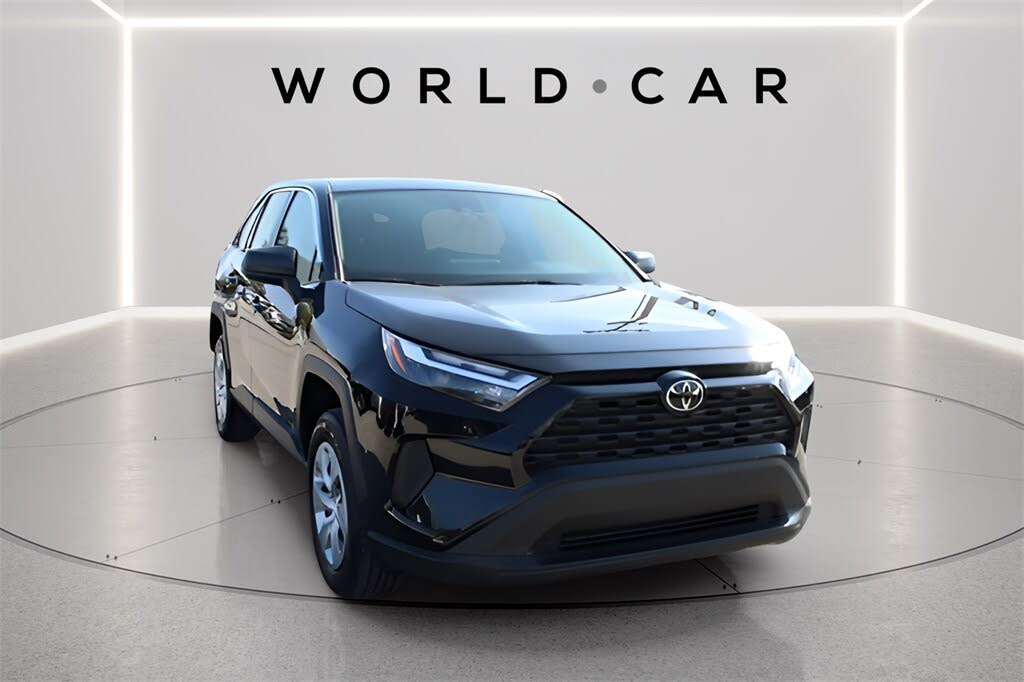 2025 Toyota RAV4 LE FWD