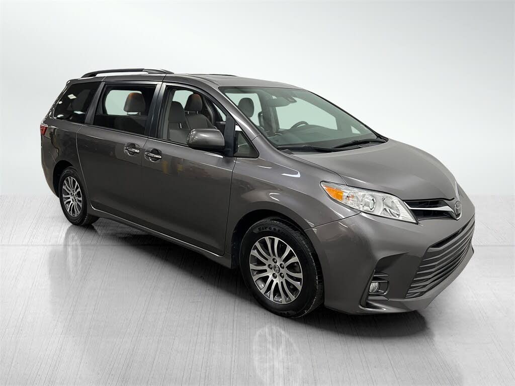 2019 Toyota Sienna XLE 7-Passenger FWD with Auto-Access Seat
