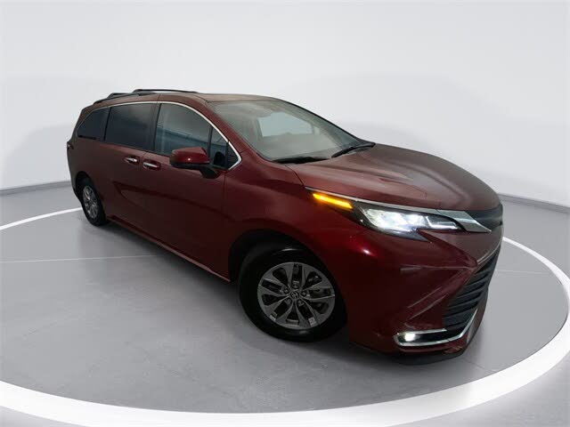 2022 Toyota Sienna XLE 7-Passenger FWD