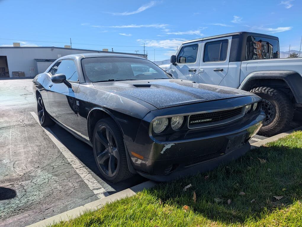 2013 Dodge Challenger SXT RWD