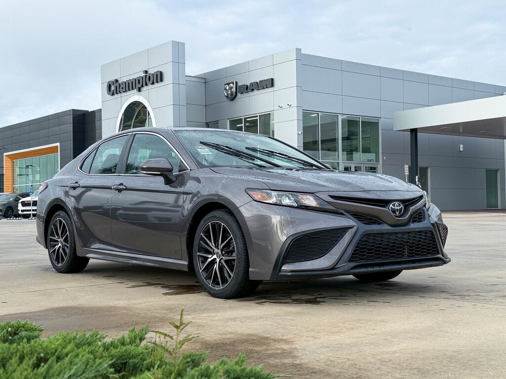 2022 Toyota Camry SE FWD