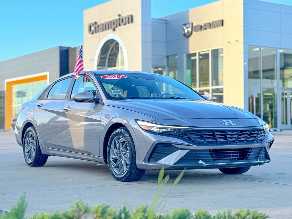 2024 Hyundai Elantra SEL FWD
