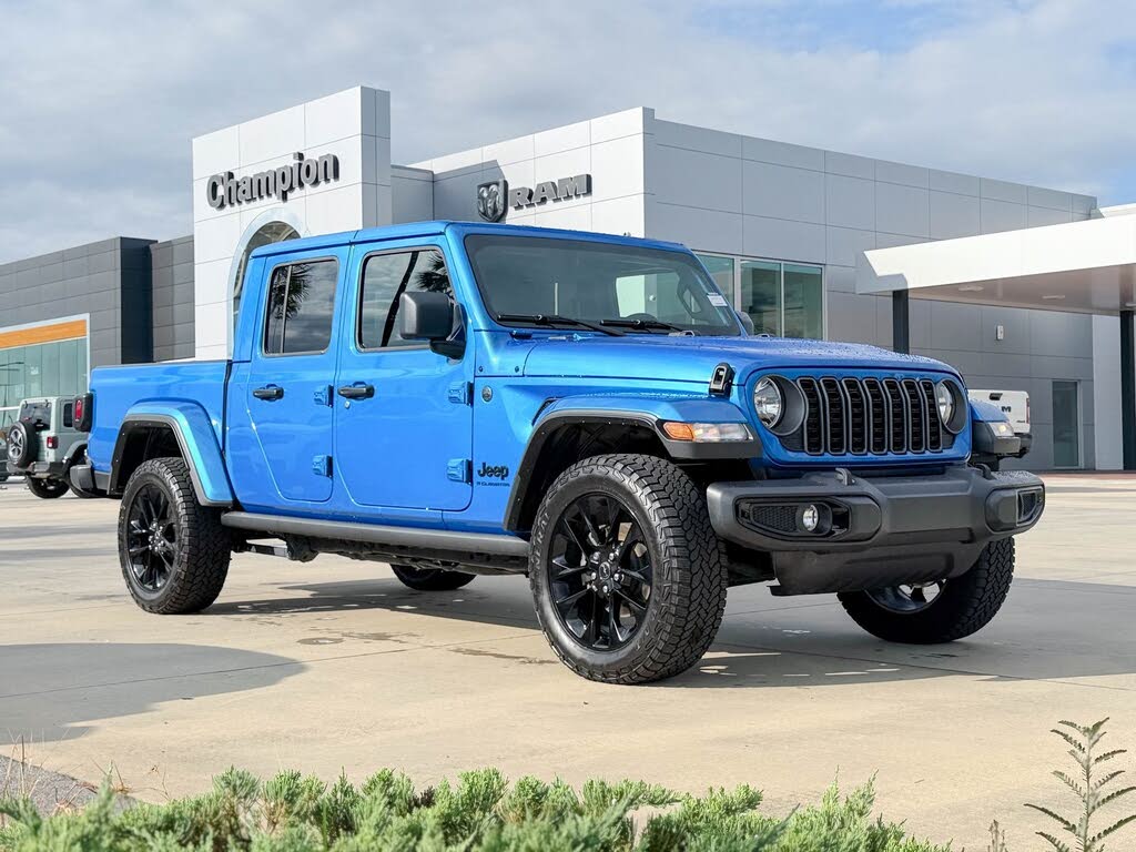 2025 Jeep Gladiator NightHawk Crew Cab 4WD