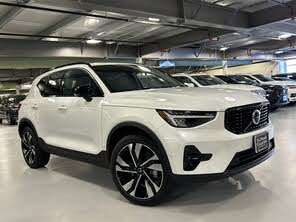 Volvo XC40 B5 Plus Dark Theme AWD