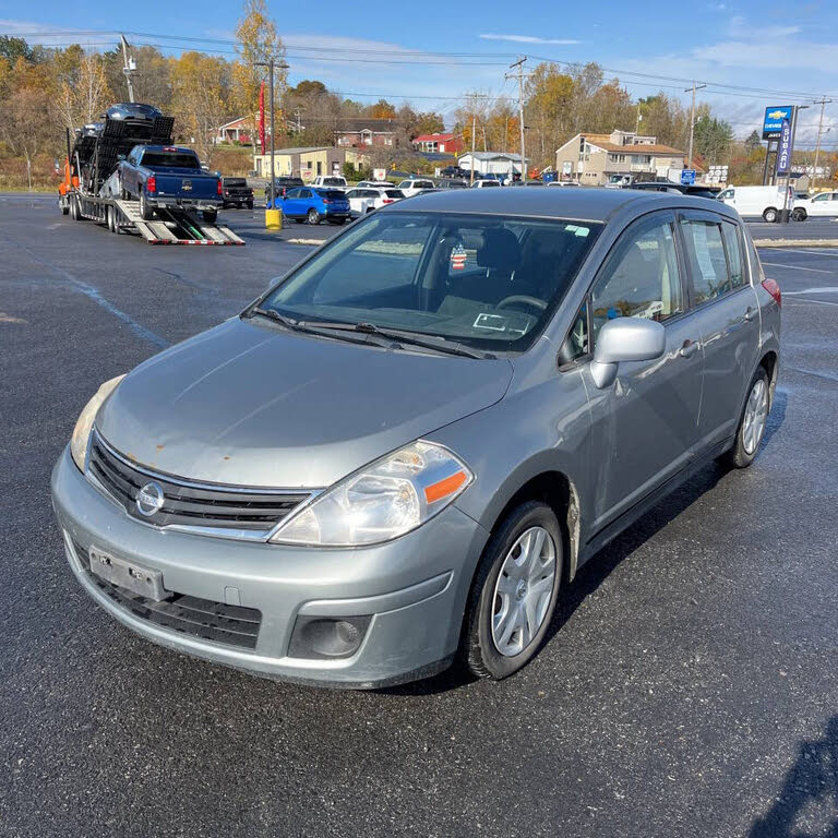 2011 Nissan Versa 1.8 S Hatchback
