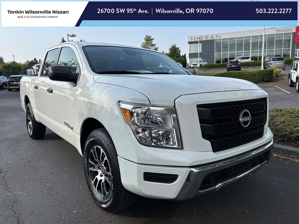 2023 Nissan Titan SV Crew Cab 4WD