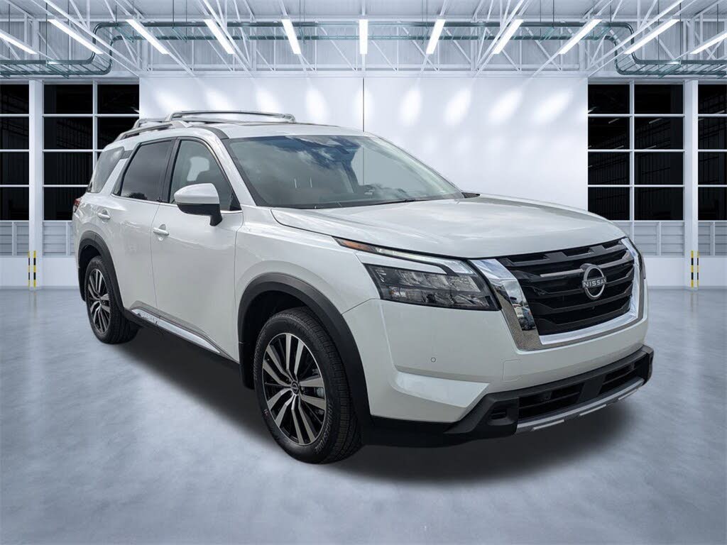 2025 Nissan Pathfinder Platinum FWD