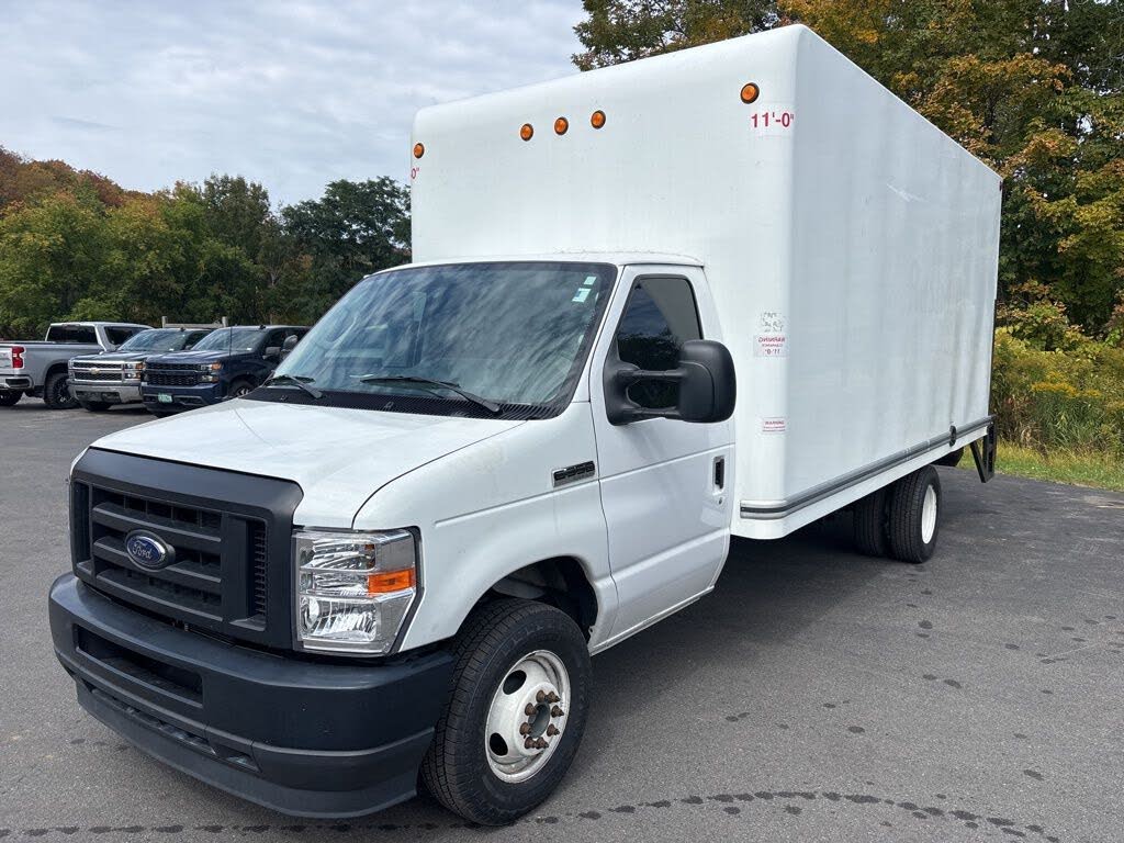 2022 Ford E-Series Chassis E-350 SD Cutaway SB RWD