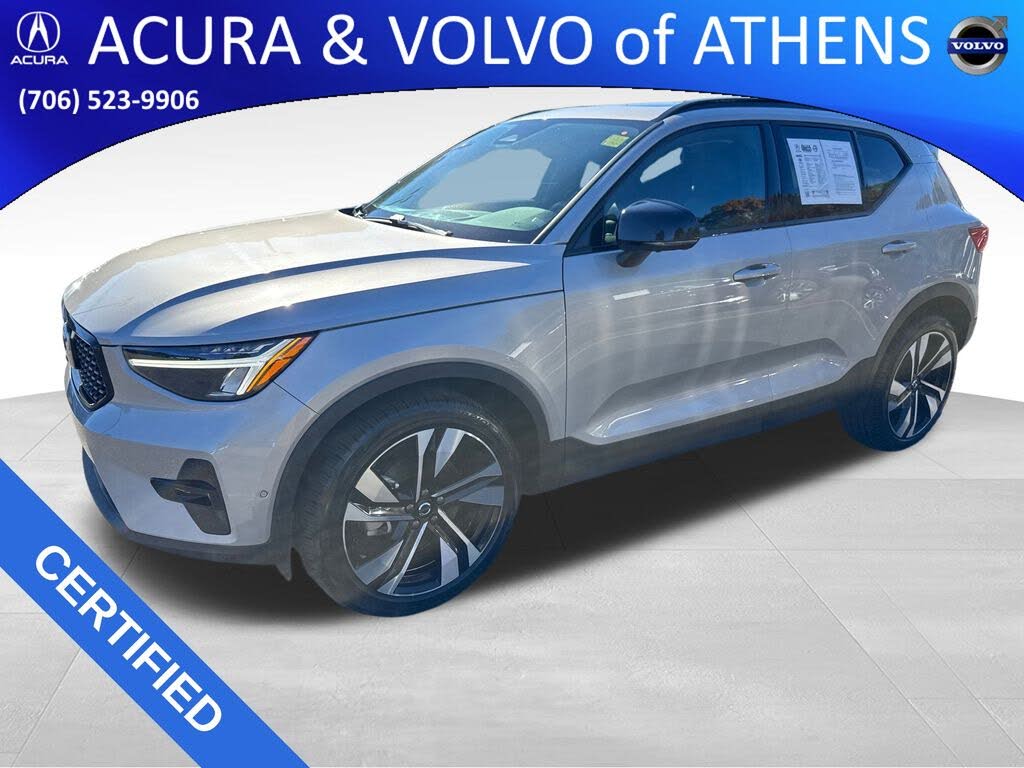 2025 Volvo XC40 B5 Plus Dark Theme AWD