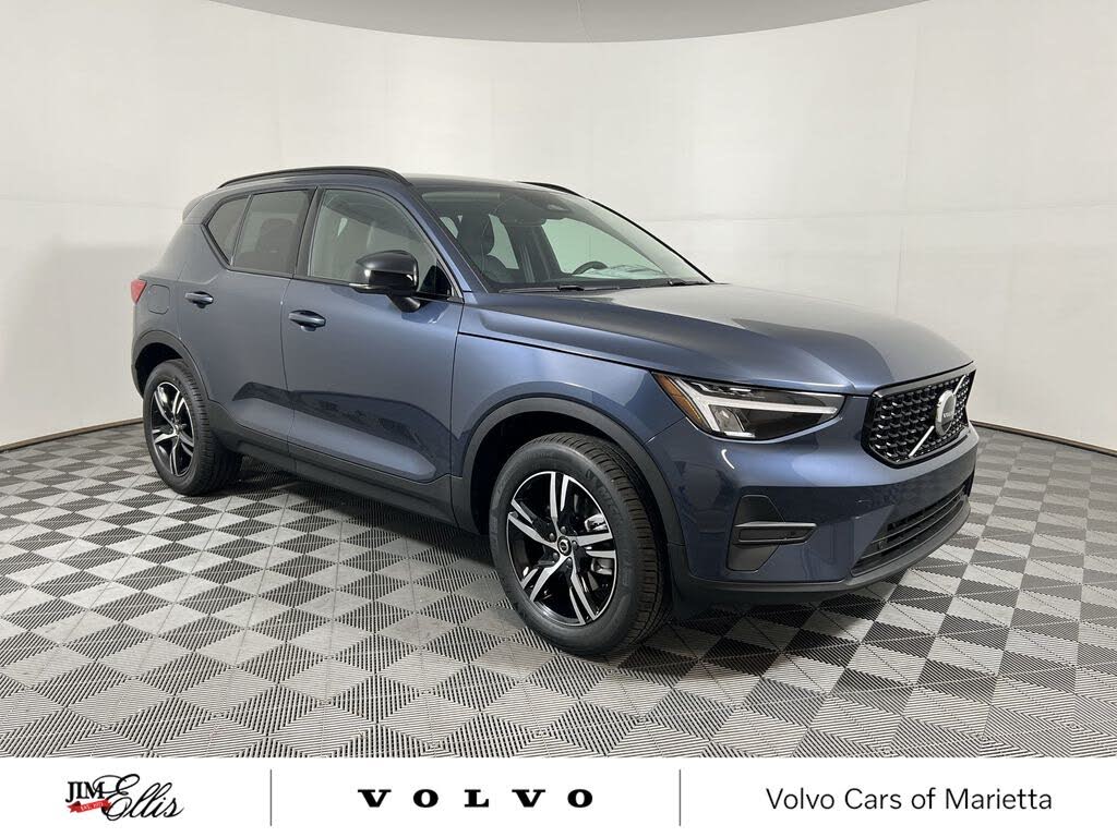 2026 Volvo XC40 B5 Core AWD