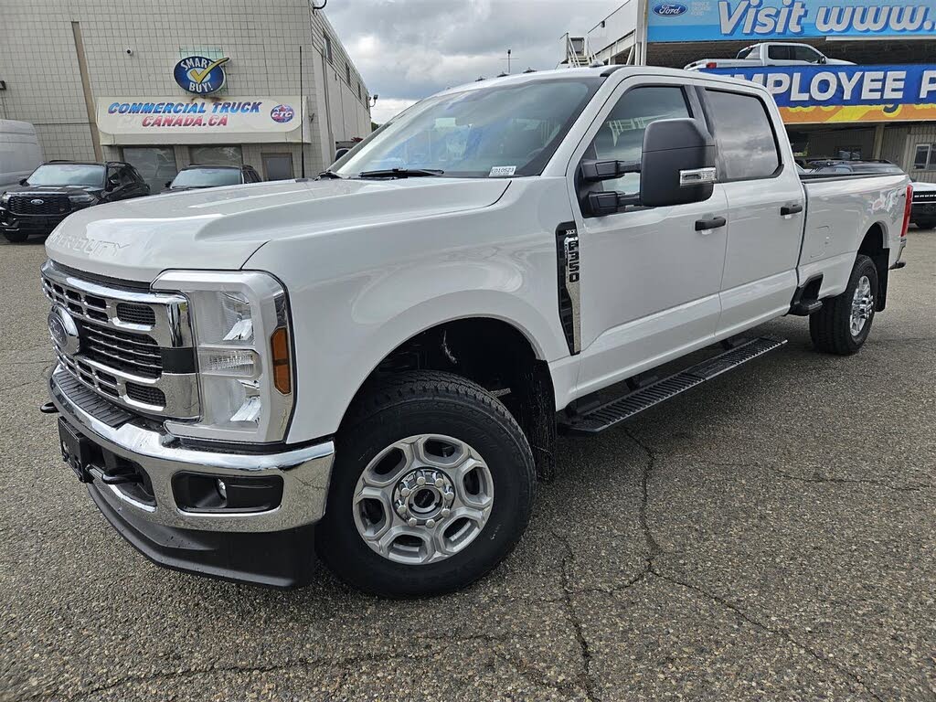 2025 Ford F-350 Super Duty XLT Crew Cab 4WD