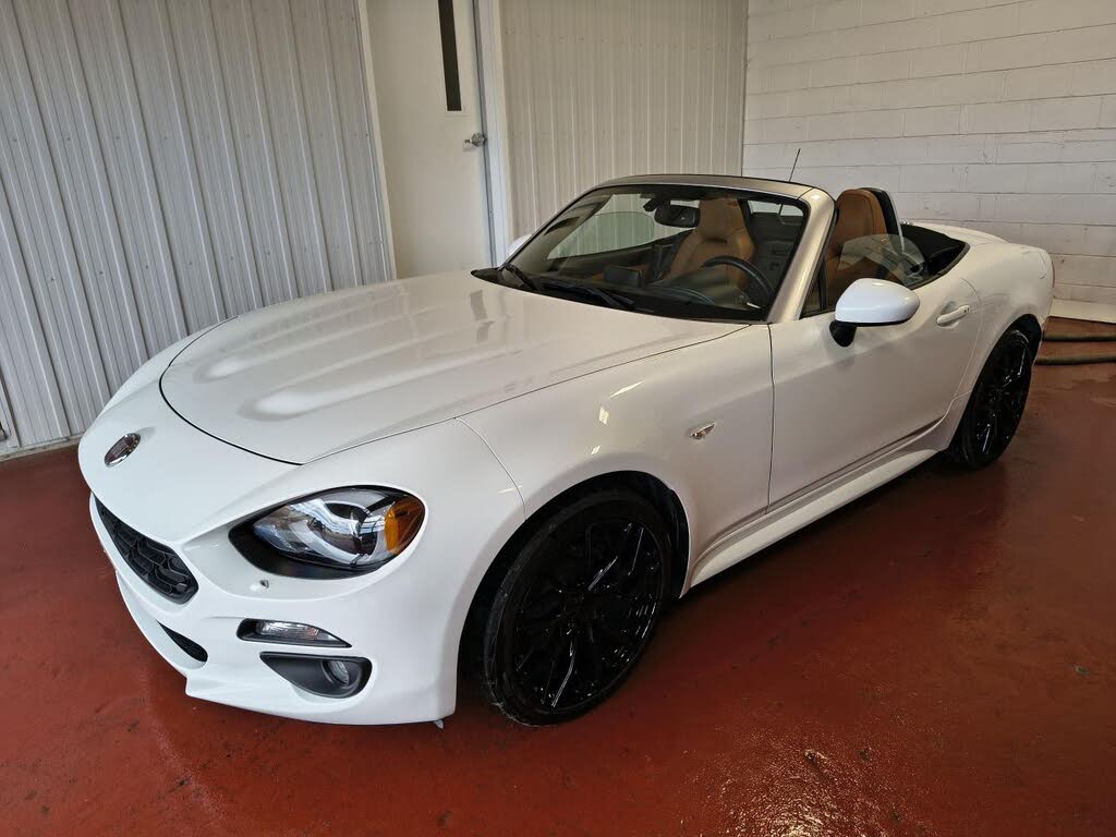 2017 FIAT 124 Spider Lusso RWD