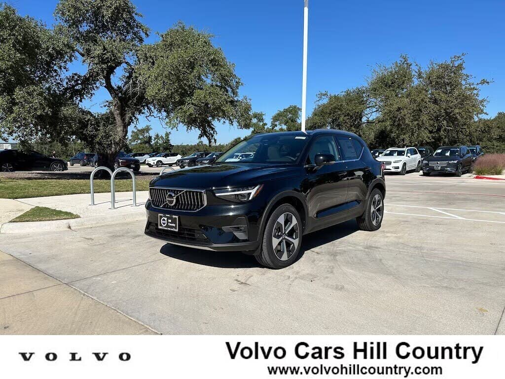 2025 Volvo XC40 B5 Plus Bright Theme AWD