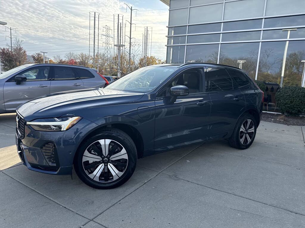2023 Volvo XC60 Recharge T8 Plus Dark Theme eAWD