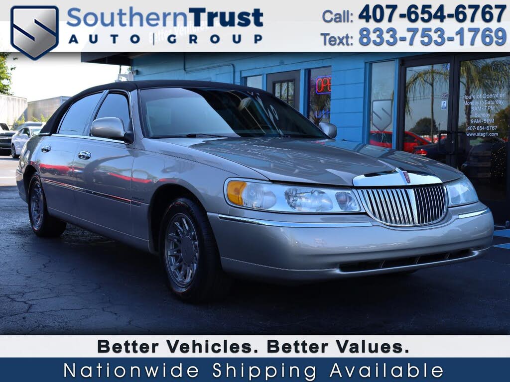 2001 Lincoln Town Car Signature