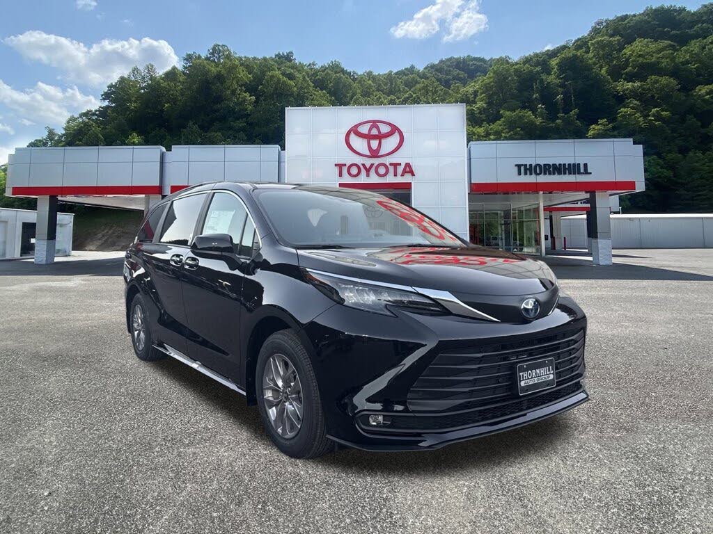 2025 Toyota Sienna XLE 7-Passenger AWD