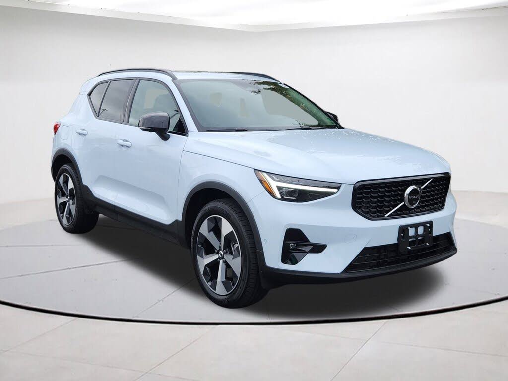 2026 Volvo XC40 B5 Plus AWD