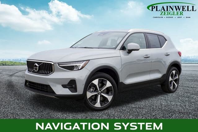 2024 Volvo XC40 B5 Plus Bright Theme AWD