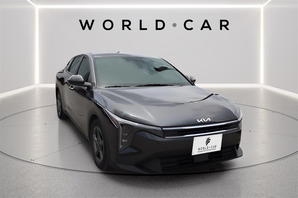 2025 Kia K4 LXS FWD