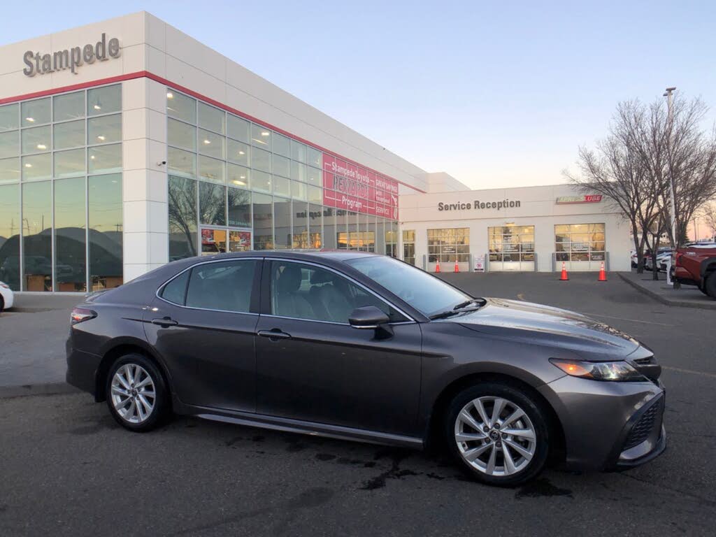 Toyota Camry SE FWD 2024