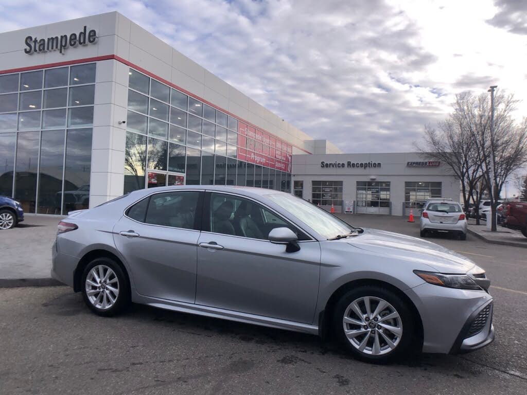 Toyota Camry SE FWD 2024
