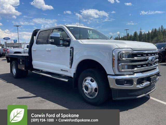 2025 Ford F-350 Super Duty Chassis Lariat Crew Cab DRW 4WD