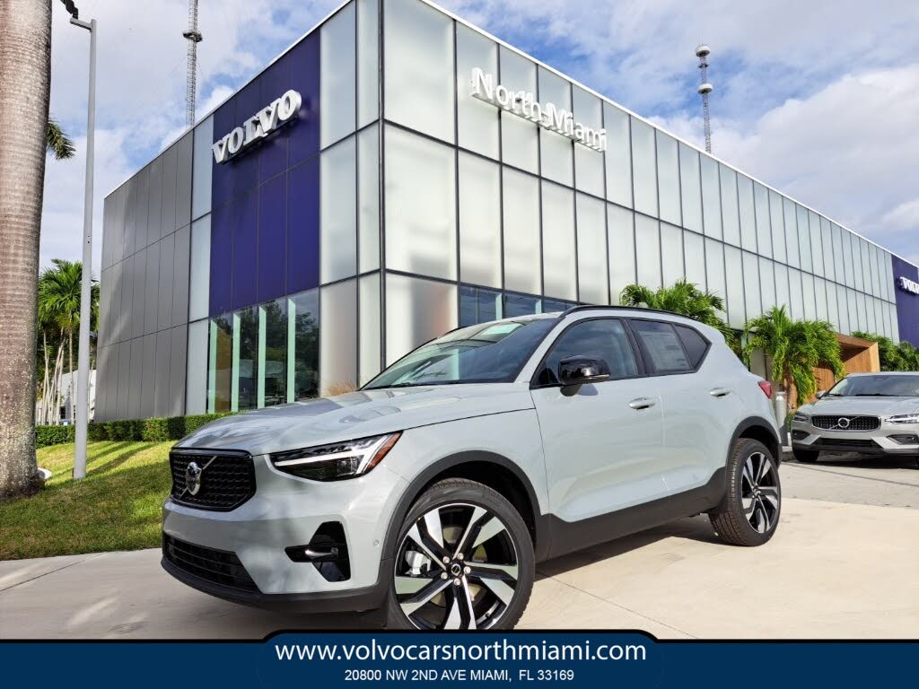 2026 Volvo XC40 B4 Plus FWD