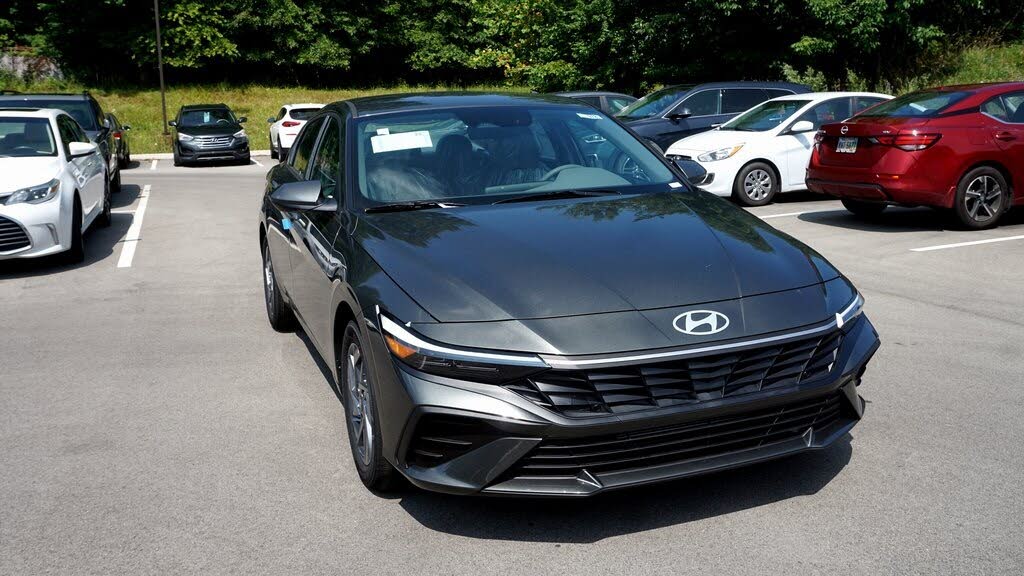 2024 Hyundai Elantra SEL FWD