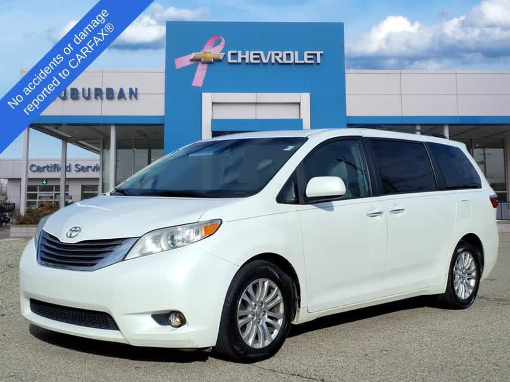 2016 Toyota Sienna XLE 7-Passenger Auto Access Seat