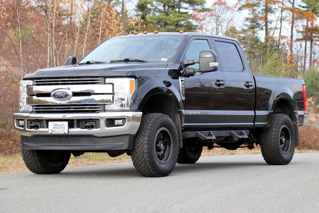 2017 Ford F-350 Super Duty Lariat Crew Cab 4WD