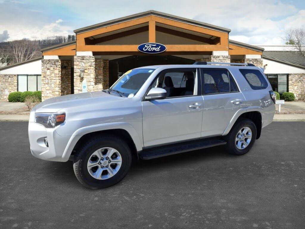 2024 Toyota 4Runner SR5 4WD