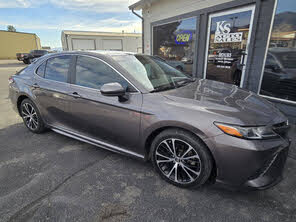 Toyota Camry SE FWD