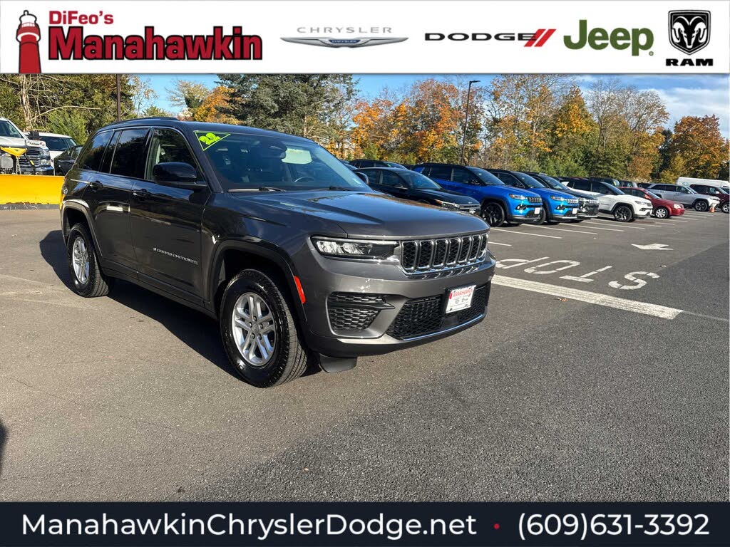 2022 Jeep Grand Cherokee Laredo 4WD