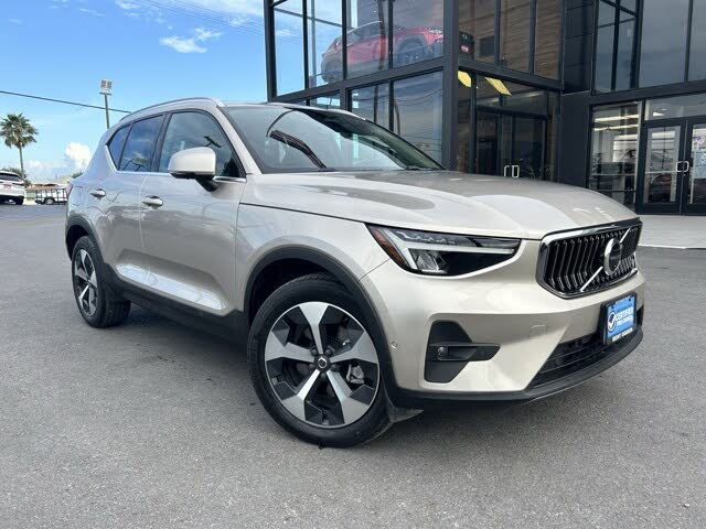 2023 Volvo XC40 B5 Plus Bright Theme AWD