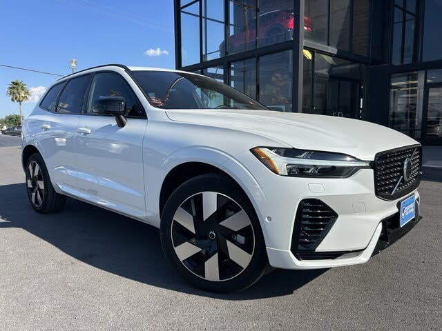 2025 Volvo XC60 Recharge T8 Plus Dark Theme eAWD