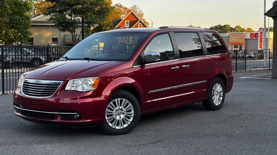 2014 Chrysler Town & Country Limited FWD