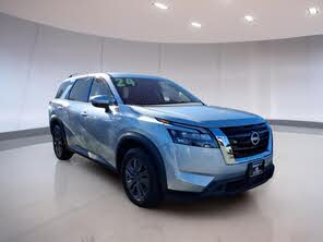 Nissan Pathfinder SV 4WD