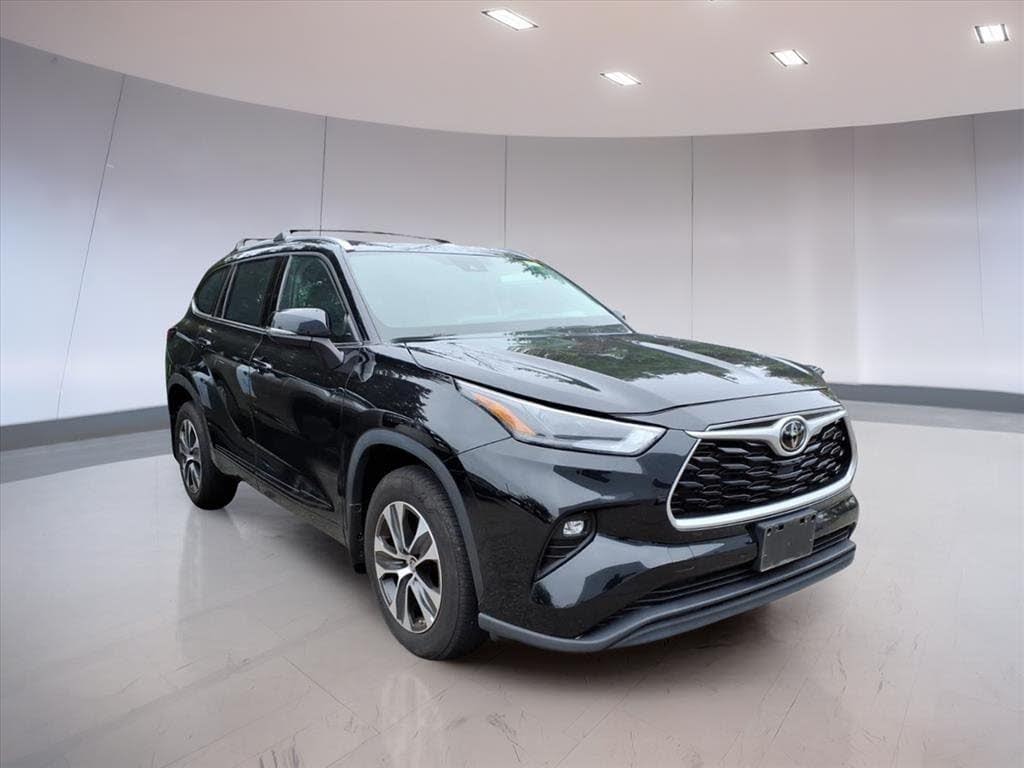 2022 Toyota Highlander XLE AWD