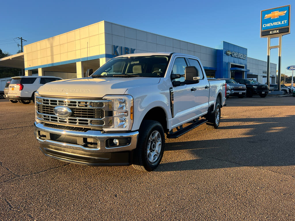 2025 Ford F-250 Super Duty XLT Crew Cab 4WD
